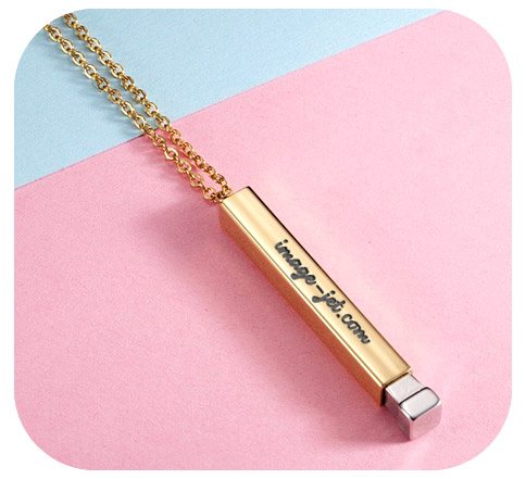 Chainette bâtonnet plaqué or chaine noire