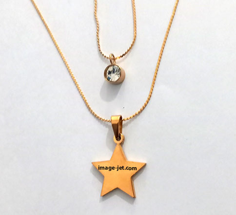 Chainette étoile plaqué or gravé