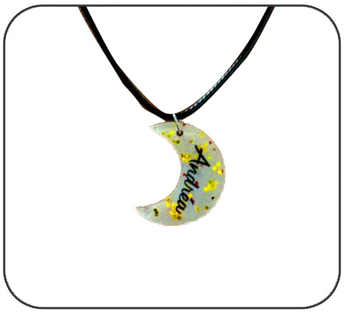 Chainette personnalisée fait main à la résine forme lune 