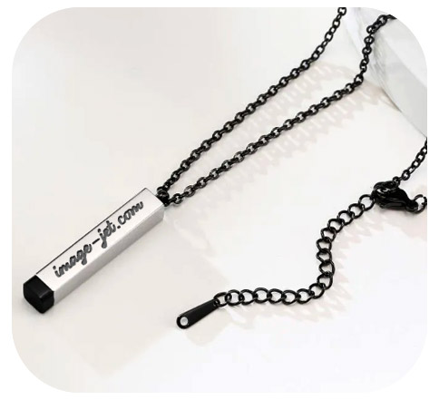 Chainette bâtonnet argenté chaine noire